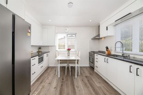 Photo of property in 176 Henderson Valley Road, Henderson, Auckland, 0612