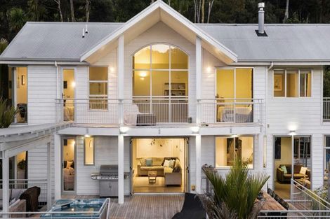 Photo of property in 4 Helios Place, Titirangi, Auckland, 0604