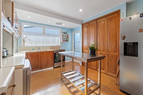 Photo of property in 11 Arosa Place, Forrest Hill, Auckland, 0620