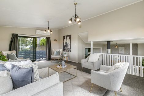 Photo of property in 32 Bellringer Crescent, Newlands, Wellington, 6037