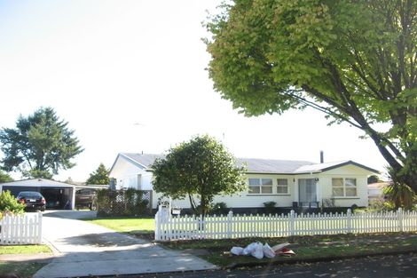 Photo of property in 16 Dunkeld Place, Tokoroa, 3420