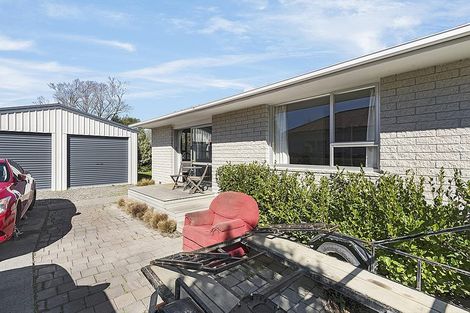 Photo of property in 64 Crofton Road, Harewood, Christchurch, 8051