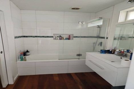 Photo of property in 9 Hinau Street, New Lynn, Auckland, 0600