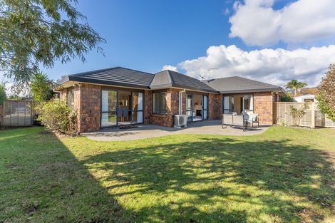 Photo of property in 98 Guildford Drive, Paraparaumu Beach, Paraparaumu, 5032