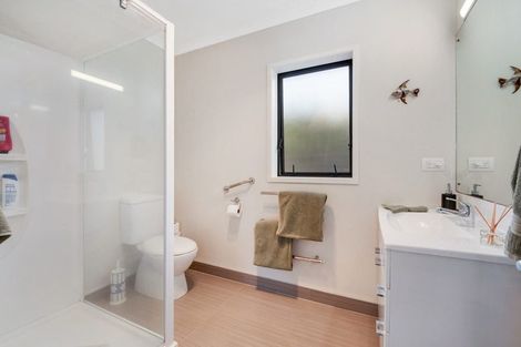 Photo of property in 16 Seamount Drive, Red Beach, 0932