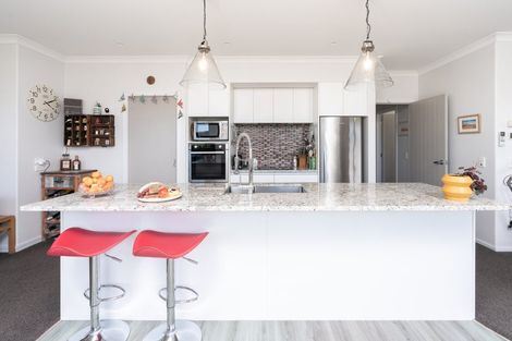 Photo of property in 18 Takahe Drive, Paraparaumu Beach, Paraparaumu, 5032