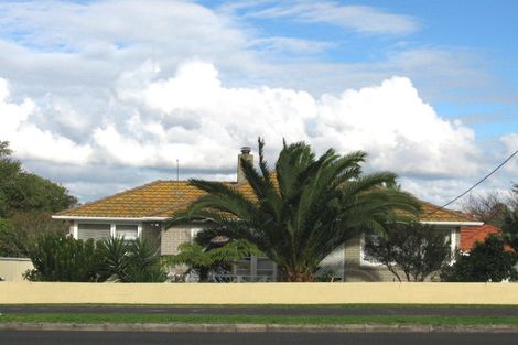 Photo of property in 22 Gloria Avenue, Te Atatu Peninsula, Auckland, 0610