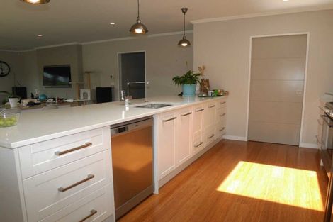 Photo of property in 36 San Priamo Place, Paraparaumu Beach, Paraparaumu, 5032