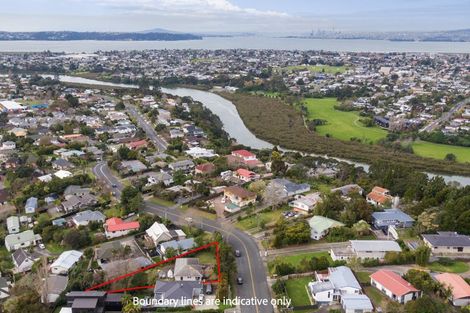 Photo of property in 72 Colwill Road, Massey, Auckland, 0614