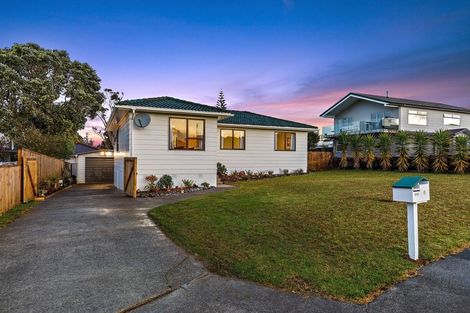 Photo of property in 6 Patrice Place, Massey, Auckland, 0614