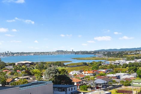 Photo of property in Sentinel Apartments, 905/3 Northcroft Street, Takapuna, Auckland, 0622
