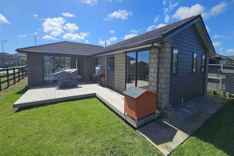Photo of property in 35 Tahuna Minhinnick Drive, Glenbrook, 2681