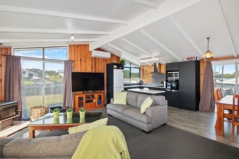 Photo of property in 4 Lina Place, Waiuku, 2123