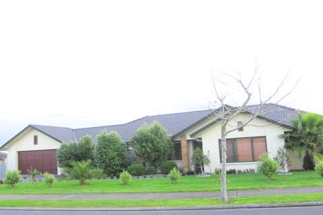 Photo of property in 2 Millisle Place, East Tamaki Heights, Auckland, 2016