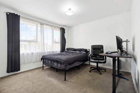 Photo of property in 102 Marne Road, Papakura, 2110