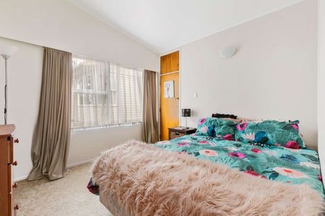 Photo of property in 10 Clendon Place, Manurewa, Auckland, 2102