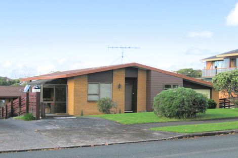 Photo of property in 2/12 Halldene Terrace, Red Beach, 0932