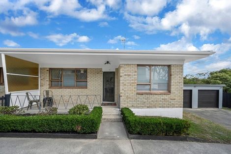 Photo of property in 2/52 Butterworth Drive, Glendene, Auckland, 0602