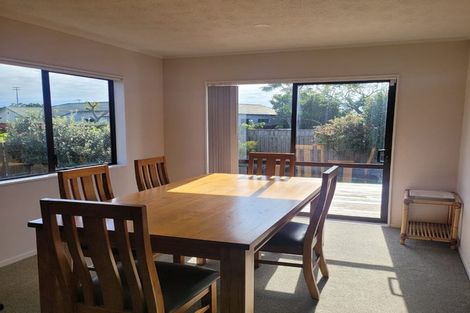 Photo of property in 27 Septimus Place, Henderson, Auckland, 0612