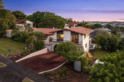 Photo of property in 100 Becroft Drive, Forrest Hill, Auckland, 0620