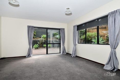 Photo of property in 128 Wiseley Road, West Harbour, Auckland, 0618