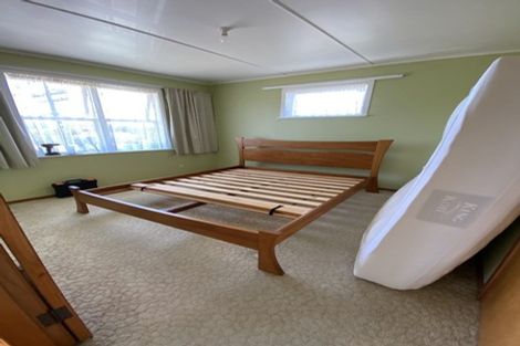 Photo of property in 11 Robert Burke Place, Henderson, Auckland, 0612