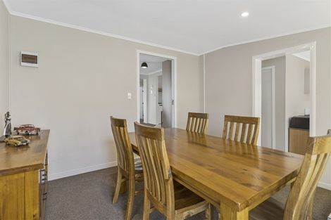 Photo of property in 11 Paton Avenue, Te Atatu South, Auckland, 0610