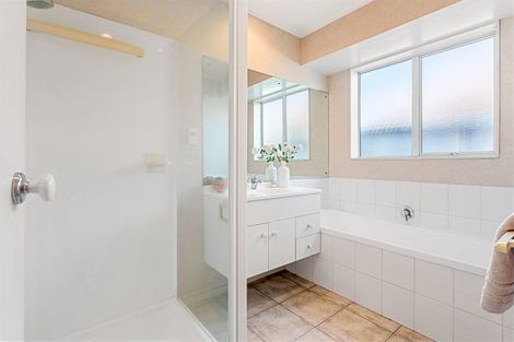 Photo of property in 57 Kingdale Road, Henderson, Auckland, 0610