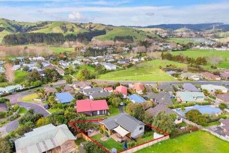 Photo of property in 15 Empressa Heights, Helensville, 0800