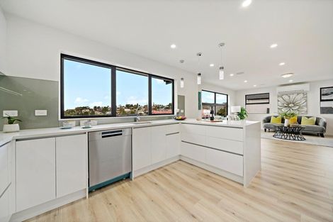 Photo of property in 11 Tawapou Close, Massey, 0614