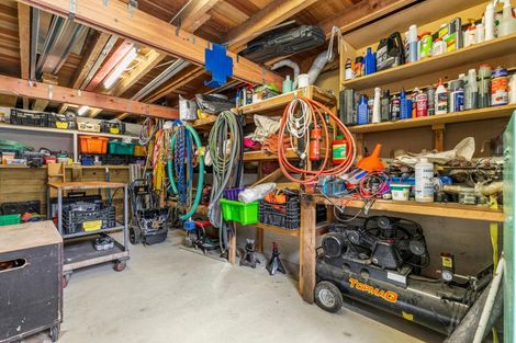 Photo of property in 18 Temuri Place, Glendene, Auckland, 0602