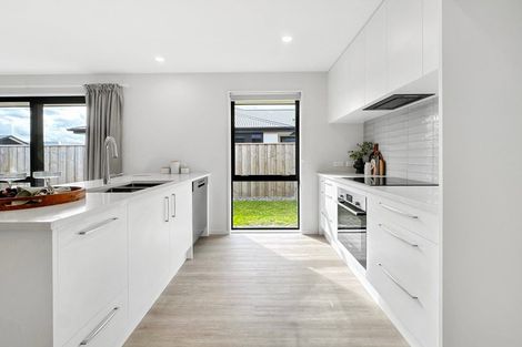 Photo of property in 16 Mehrtens Crescent, Woodend, 7610