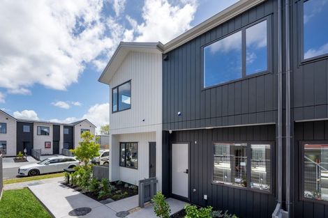 Photo of property in 2/17 Samuel Marsden Place, Whenuapai, 0618