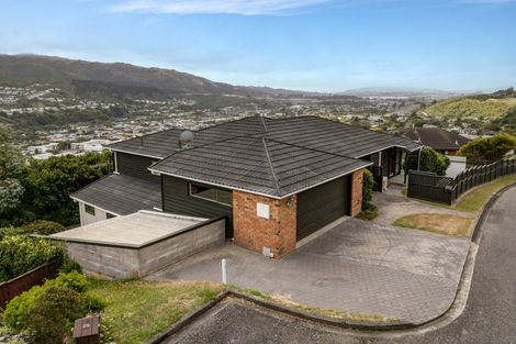 Photo of property in 91 Woodman Drive, Tawa, Wellington, 5028