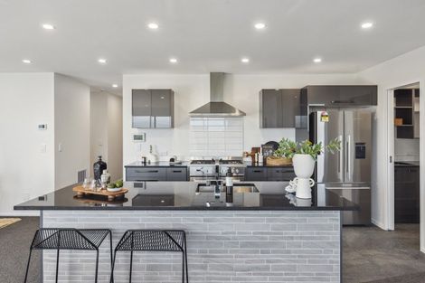 Photo of property in 64 Kakariki Grove, Waikanae, 5036