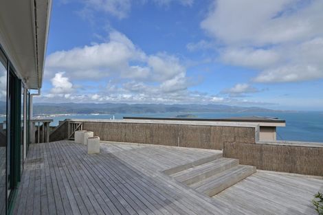 Photo of property in 6a Sunhaven Drive, Newlands, Wellington, 6037