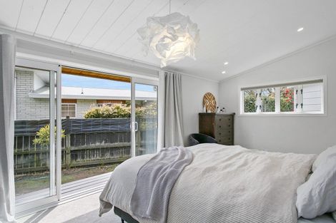 Photo of property in 4 Kathleen Place, Rainbow Point, Taupo, 3330