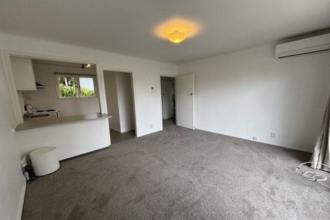 Photo of property in 2/10 William Bond Street, Stanley Point, Auckland, 0624