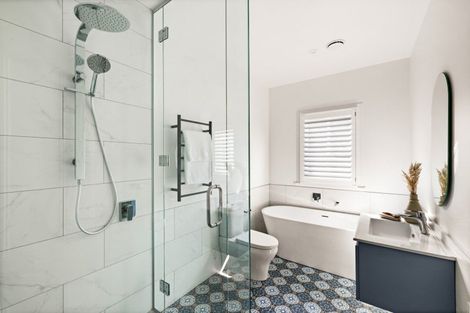 Photo of property in 27 Napier Terrace, Hospital Hill, Napier, 4110