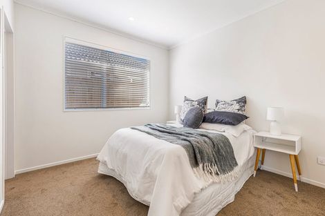 Photo of property in 5 Dawnhaven Drive, Te Atatu Peninsula, Auckland, 0610