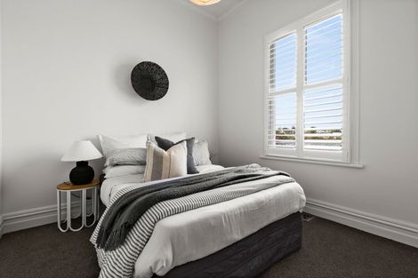 Photo of property in 27 Napier Terrace, Hospital Hill, Napier, 4110