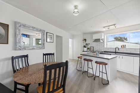 Photo of property in 15 Frederick Street, Two Mile Bay, Taupo, 3330