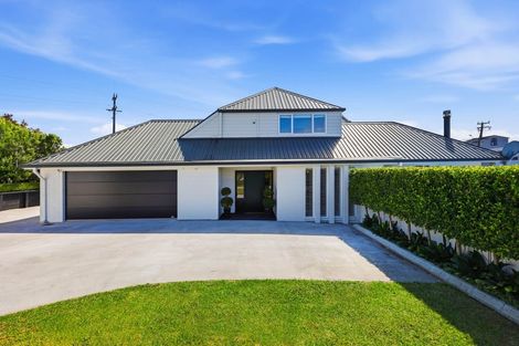 Photo of property in 2 Callender Place, Shelly Park, Auckland, 2014