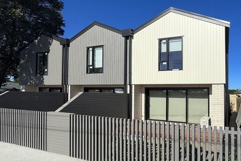 Photo of property in 2/51 Yeovil Road, Te Atatu Peninsula, Auckland, 0610