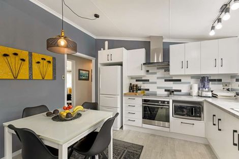 Photo of property in 11 Opawa Place, Terrace End, Palmerston North, 4410