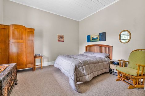 Photo of property in 225 Bridge Street, Eltham, 4322