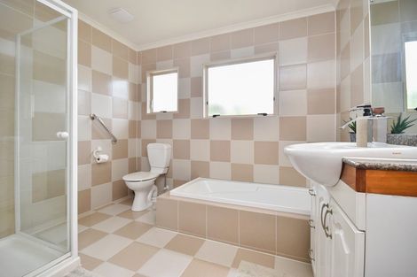 Photo of property in 20 Longview Rise, Massey, Auckland, 0614