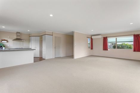 Photo of property in 26 Edgewater Grove, Whakatane, 3120
