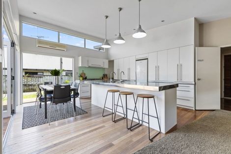 Photo of property in 92 Saint James Drive, Huntington, Hamilton, 3210