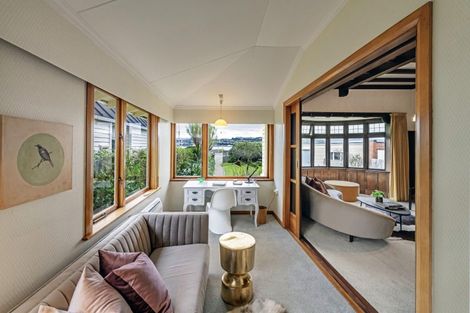 Photo of property in 224 Queens Drive, Lyall Bay, Wellington, 6022